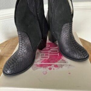 Not Rated Black Boots Size 6.5